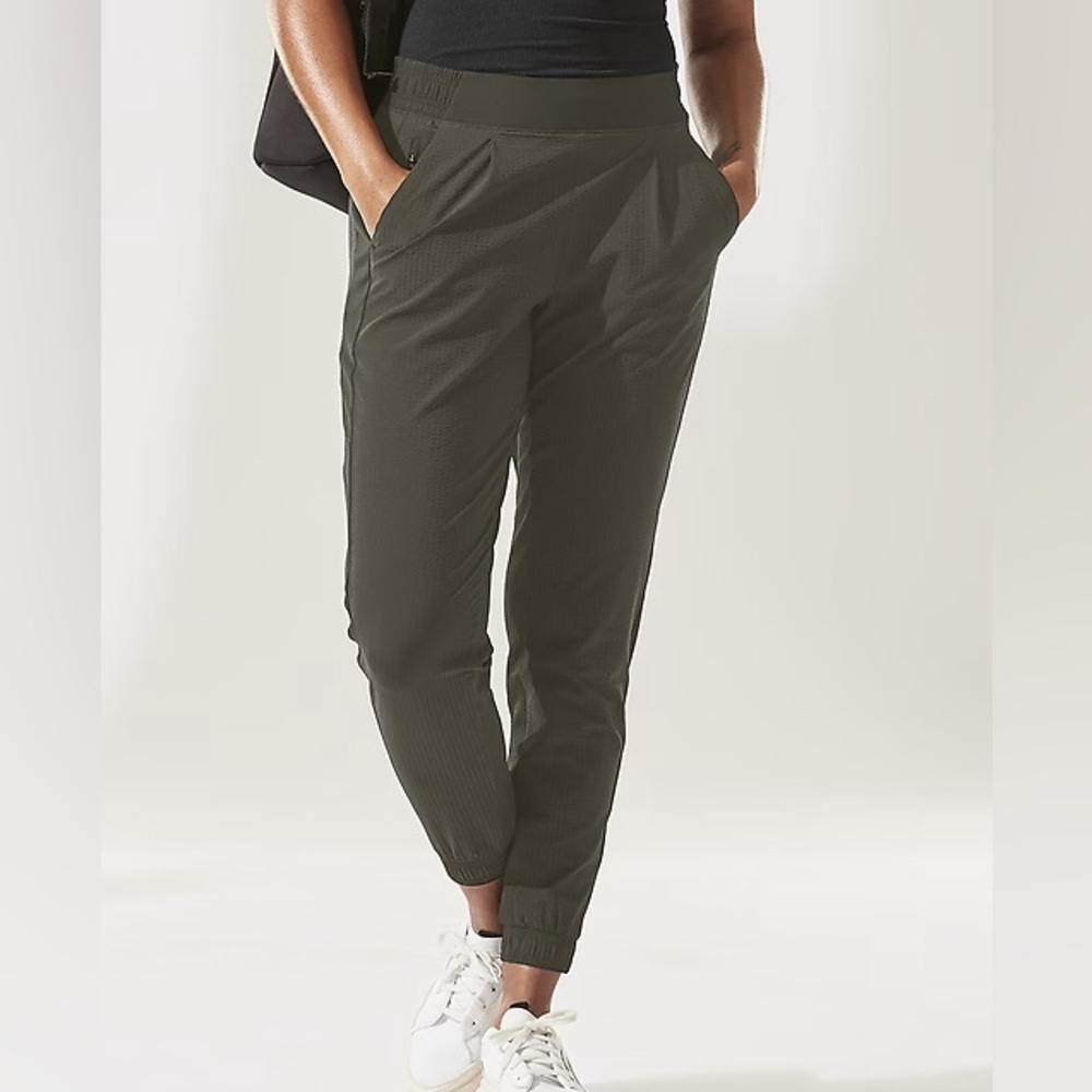 Athleta Textured Brooklyn Jogger army green size 6